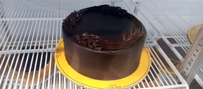 Bravo Bakery Cantt image 1