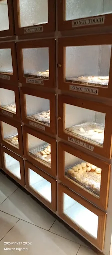 Bravo Bakery Cantt image 8