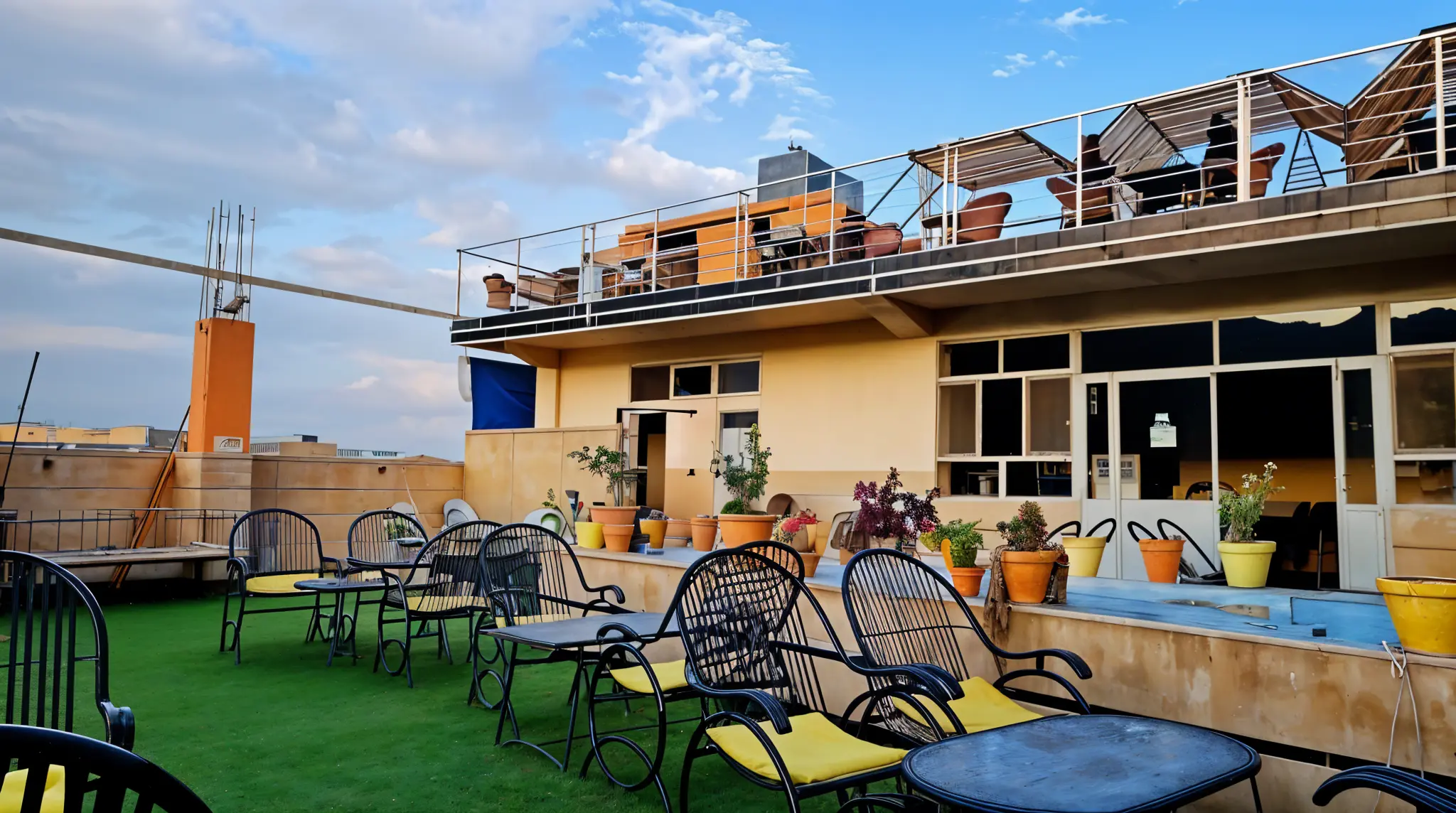 BeeHive Café & Fast Food - cafes in Quetta