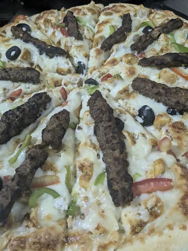 Zorinos Pizza image 3